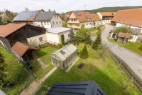 Vacation home (250 sqm) with 2 apartments & garden - ideal for families & groups Hotels in Burgkunstadt