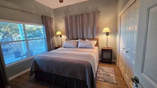 Cozy hilltop guesthouse at Barkspin Oaks Ranch. Beautiful views!