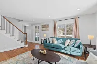 Stylish & Luxurious 3 BDR Home with Play Station Hotels in Bristol