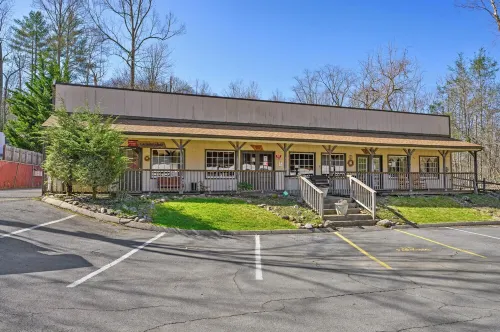 Creek-side Campsite / Gatlinburg, Pigeon Forge, Smoky Mountains.