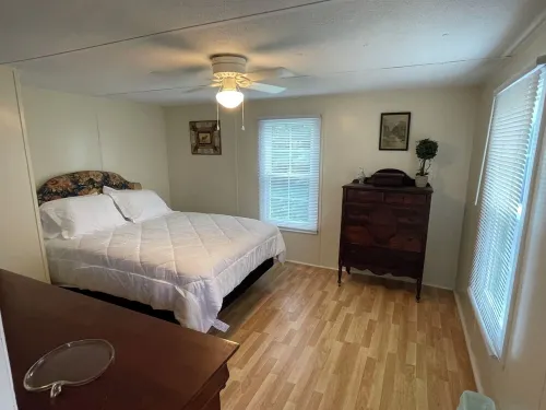 Pet friendly, hdtv°Fireplace°Netflix°Backyard