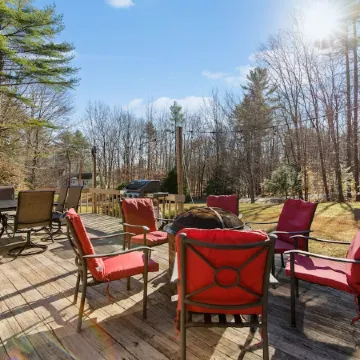 Spacious Trickey Moose Family Retreat - Woodstove, Firepit, Kayaks, Water Access