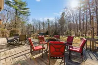 Spacious Trickey Moose Family Retreat - Woodstove, Firepit, Kayaks, Water Access