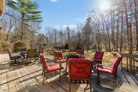 Spacious Trickey Moose Family Retreat - Woodstove, Firepit, Kayaks, Water Access