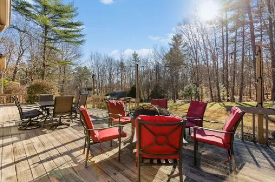 Spacious Trickey Moose Family Retreat - Woodstove, Firepit, Kayaks, Water Access