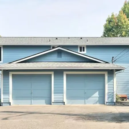 Entire Semi-Detached Kirkland Townhome