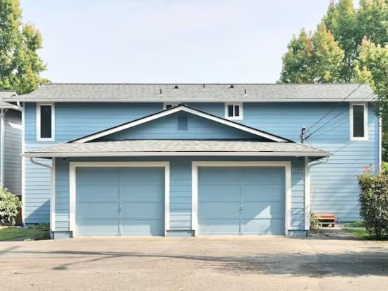 Entire Semi-Detached Kirkland Townhome