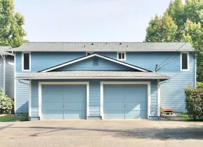 Entire Semi-Detached Kirkland Townhome Các khách sạn gần Totem Lake West Self Storage