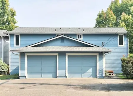 Entire Semi-Detached Kirkland Townhome Отели рядом с достопримечательностью «Южный Киркленд Парк энд Райд»