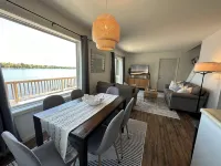 Oscoda Lake House : waterfront, 4 beds