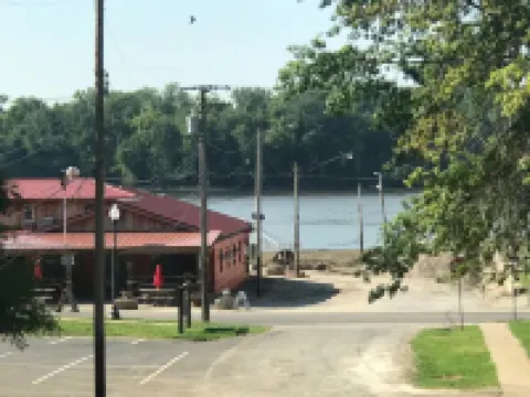 Modern 4 Bedroom 2 Bath Sleeps 10 Newly Renovated Whole House Rental 格拉夫頓酒店