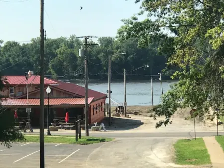 Modern 4 Bedroom 2 Bath Sleeps 10 Newly Renovated Whole House Rental