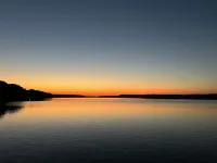 Charming home with lake views Hotels in Bracey