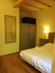 The cherry tree Podere il Giglio: Romantic apartment on the hills and swimming pool Hotels in Radicondoli