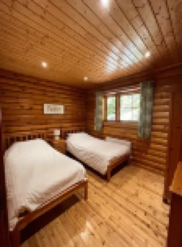 'Ash' Beautiful Log Cabin With Private Hot Tub Hotels in Leominster