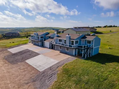 Bayview Combo Condos 1 & 2, Ogallala Beach, with adjoining internal door. Hotel a 
