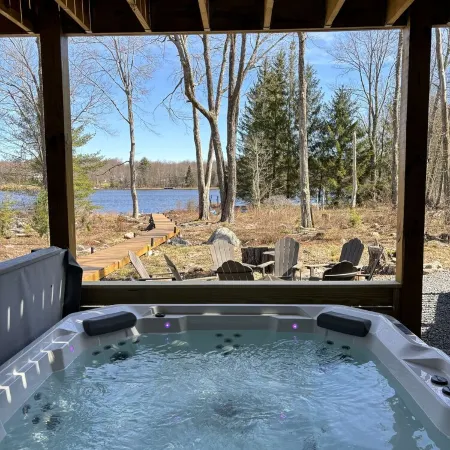 Luxurious Chalet in Blakeslee: Game Room, Hot Tub, Lake Access, Fire pit
