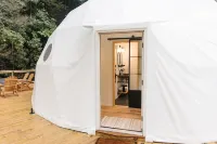 "Home Sweet Dome" MODERN TREEHOUSE STAY w/ Hot Tub