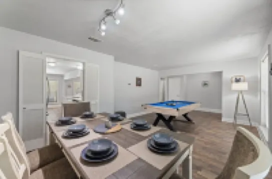 Stylish Villa in DFW - Near Stadiums • Large Pool • Pool Table