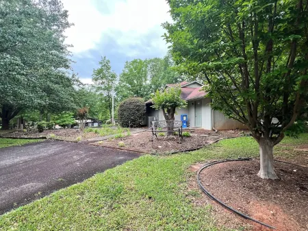 Glamping with a Partial Lake View, 30 Minutes to Clemson University