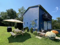 Vineyard Carriage House with High Speed Internet. Hotels in Greene County