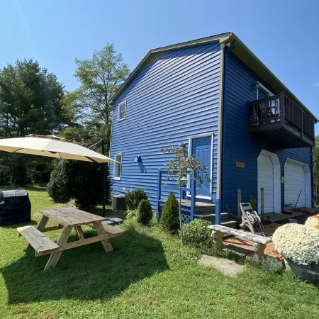 Vineyard Carriage House with High Speed Internet.