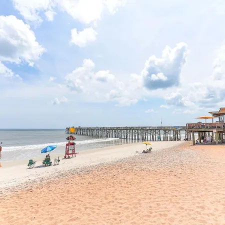 Key Lime Cottage - Updated - 1 Minute Walk to Beach & Pier