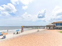 Key Lime Cottage - Updated - 1 Minute Walk to Beach & Pier