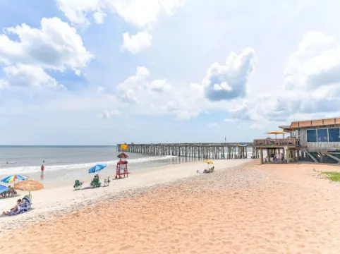 Key Lime Cottage - Updated - 1 Minute Walk to Beach & Pier