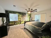 Mountain View, 5-BR Estate-Jacuzzi-Game Room, <8 Min DT-Private Forested