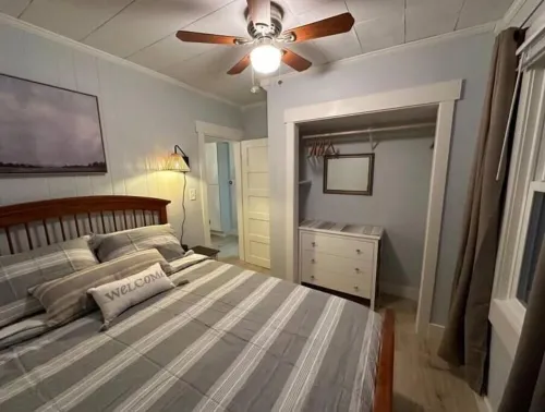 Dog Friendly Beach Cottage within a mile of town and 7 Lake Michigan beaches