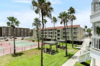 South Padre Island Condo 2BD/2BTH w/ Private beach access & with all amenities