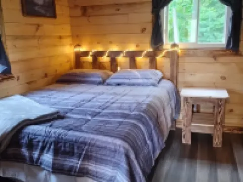 Charming Amish-Built Log Cabin in Utica, PA Hotels in Venango County