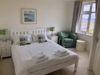 3 Bedroom 2 Bathroom Apartment,  Panoramic Views of St Ives, 2 Parking Spaces