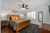The Nest-Cozy 4BR in the heart of town w/ fire pit