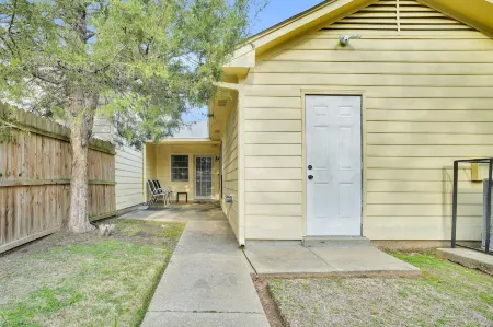 Tucked-Away Townhouse Отели рядом с достопримечательностью «Монтгомери Музеум оф Файн Артс»