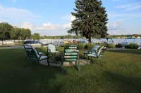 Turtle Cove Lakefront APT.  10 min from MIS, 40 min to Ann Arbor