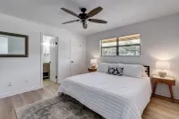 Beautifully Remodeled Townhouse Steps from the Shore – Pool & Garage Included