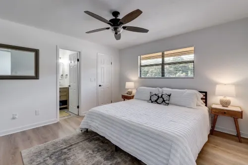 Beautifully Remodeled Townhouse Steps from the Shore – Pool & Garage Included