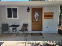 Diamond D Fully Furnished 1 Bedroom Guest House Hotels in Josephine County