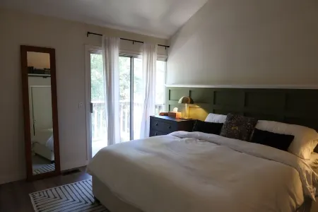 Private Retreat in Santa Cruz Mountains w Hot Tub Отели рядом с достопримечательностью «Зона отдыха Лох Ломонд»