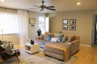 Lovely 2-Bedroom Rental Unit With Indoor Fireplace - Homestays