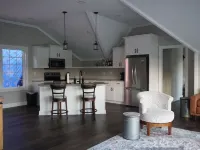New Barn Apartment on 55 acres/waterfront 帕斯闊坦克縣酒店