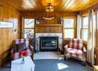Comfy pet friendly 2 bedroom with fireplace