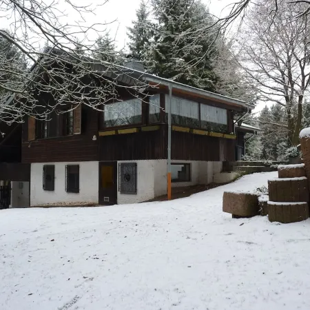 Silent, traditional forest house with pool / sauna Отели в г. Морбах