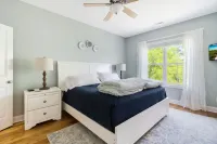 Fabulous place close to all that Oak Island has to offer!