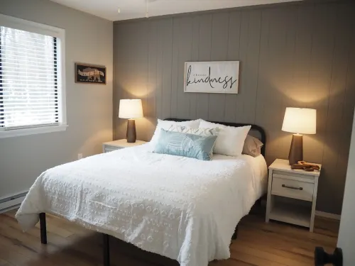 Peaceful fully renovated chalet in Lake Harmony, dog friendly!