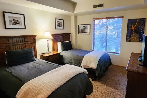222 2Br/2BA,Main St/Town Lift/Pool/Hot Tub