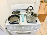 Queen Full Twin Bed/Sleeps 5/Furnished Private APT/In-Unit Washer Dryer/65" HDTV