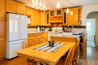 Charming 2 bedroom 2 bathroom home with jetted tub!